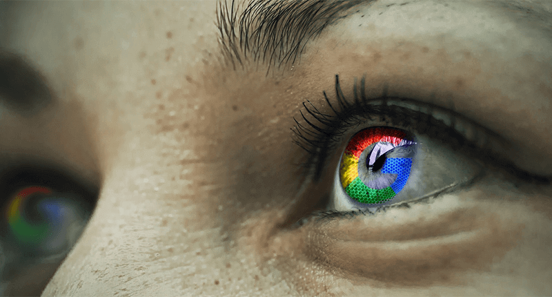 Der Gesichtsausschnitt einer Frau die das Google Logo in ihren Augen hat