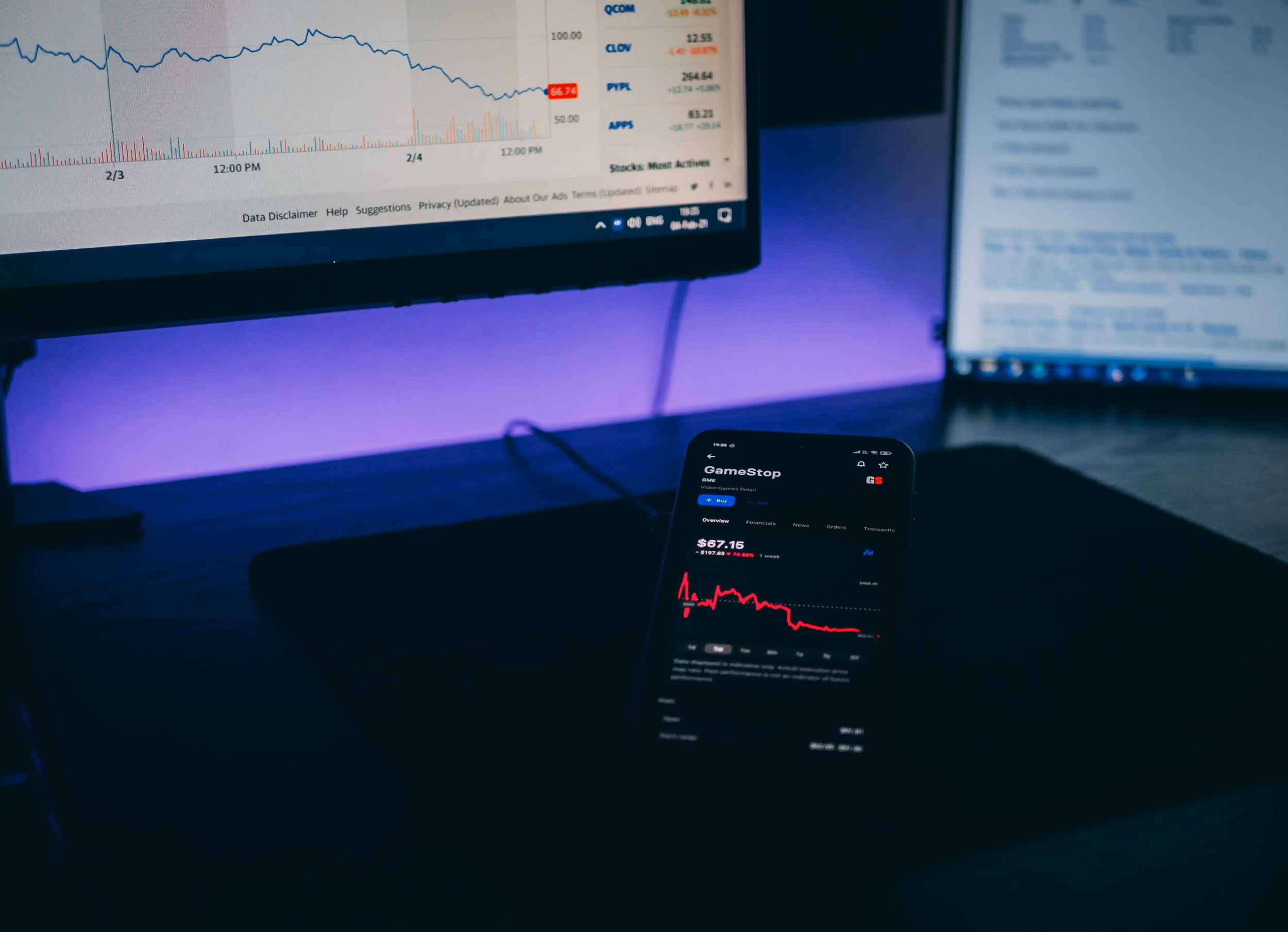 Monitor mit Code-Editor: Entwicklung von TYPO3-Erweiterungen und Schnittstellen
