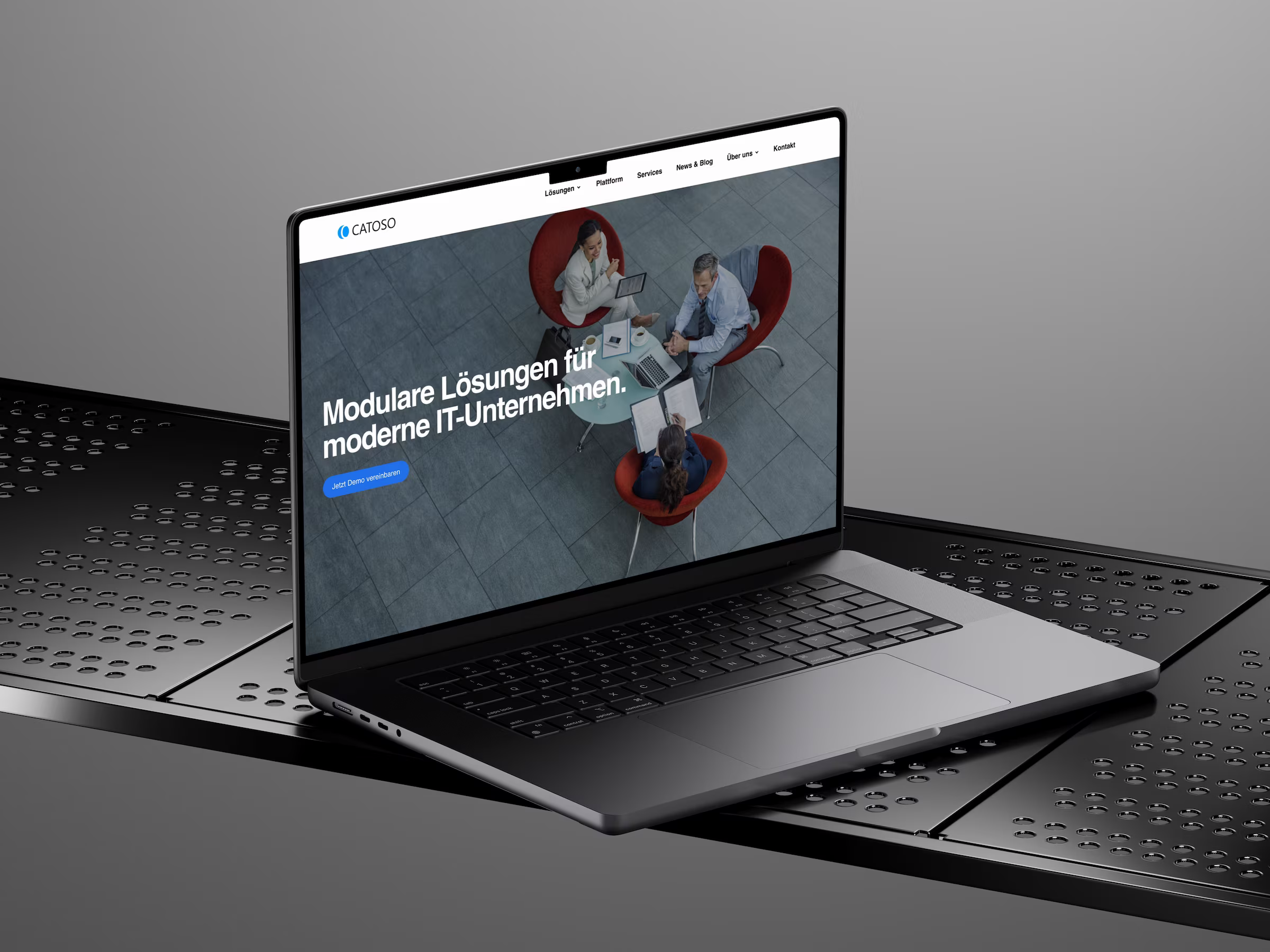 Unternehmenswebsite, die den CRM-Anbieter klar und vertrauenswürdig positioniert.